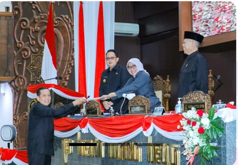 SIARAN PERS - Raperda Pertanggungjawaban Pelaksanaan APBD Jatim TA. 2023 Disetujui, Pj. Gubernur Adhy: Bukti Pengelolaan Keuangan Pemprov Jatim Akuntabel