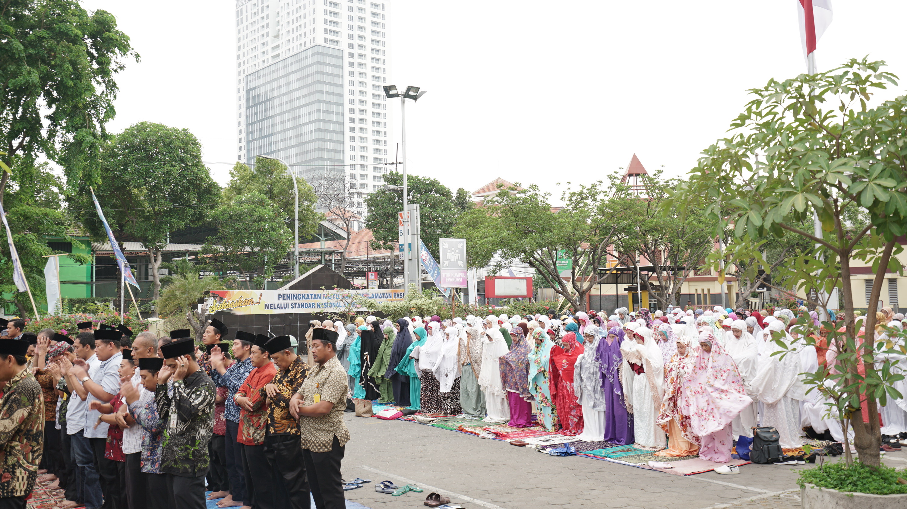 SHOLAT ISTISQA DI RSU HAJI SURABAYA