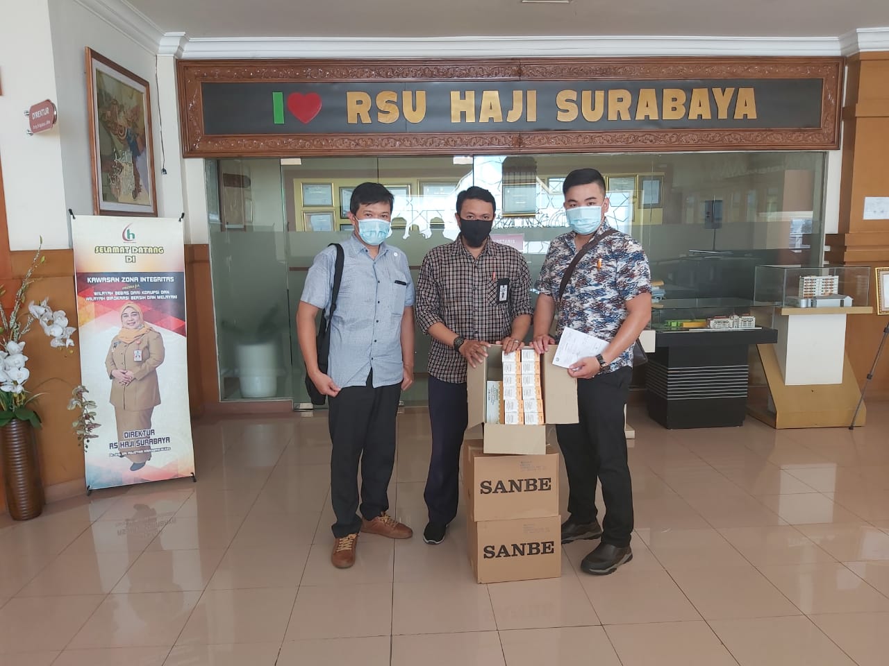 Penerimaan Bantuan dan Donasi dari Institusi dan Perorangan ( Nyalakan Cahaya / Ibu Aida dan PT.SANBE) Bagi Petugas Kesehatan Untuk Penanganan COVID-19 di Rumah Sakit Umum Haji Surabaya