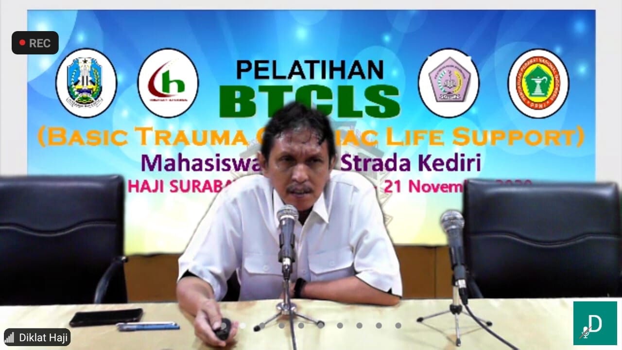 Pelatihan Basic Trauma Cardiac Life Support Mahasiswa Stikes Strada Kediri