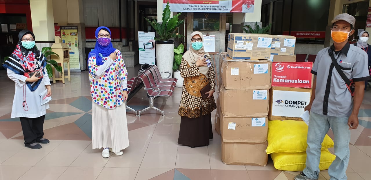 Penerimaan Bantuan dan Donasi dari Individu dan Perseorangan (Kala Krisis Sby, STARBUCKS, PT. Sanghiang Perkasa, PT.PELINDO III, Bapak Tohuri,PT. Sumber Medika Sentosa,PT.Spumbond Wahana Promosindo (SWP), serta Help To Help) Bagi Petugas Kesehatan Penanganan COVID-19 di RSU Haji Surabaya