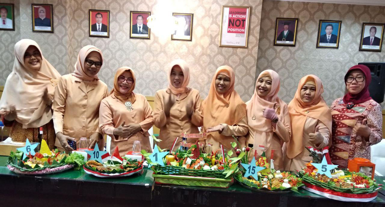 Dharma Wanita RSU Haji Mengadakan lomba tumpeng mini