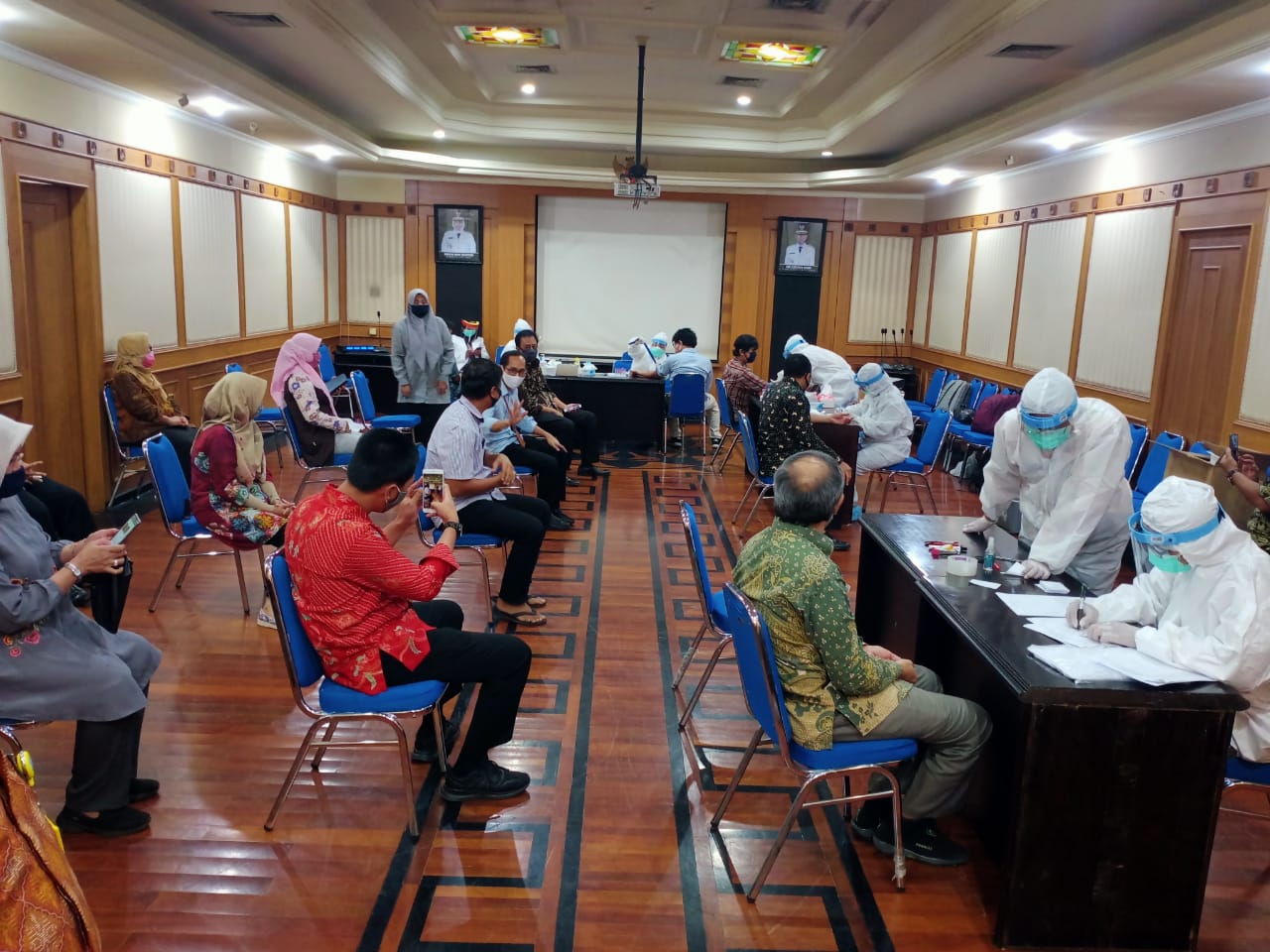 Partisipasi Tim Kesehatan Rumah Sakit Umum Haji Surabaya Pada Rapid Test Karyawan diLingkungan Badan Perencanaan Pembangunan Daerah/ BAPEDA Pemerintah Propinsi Jawa Timur Tanggal 18 Juni 2020