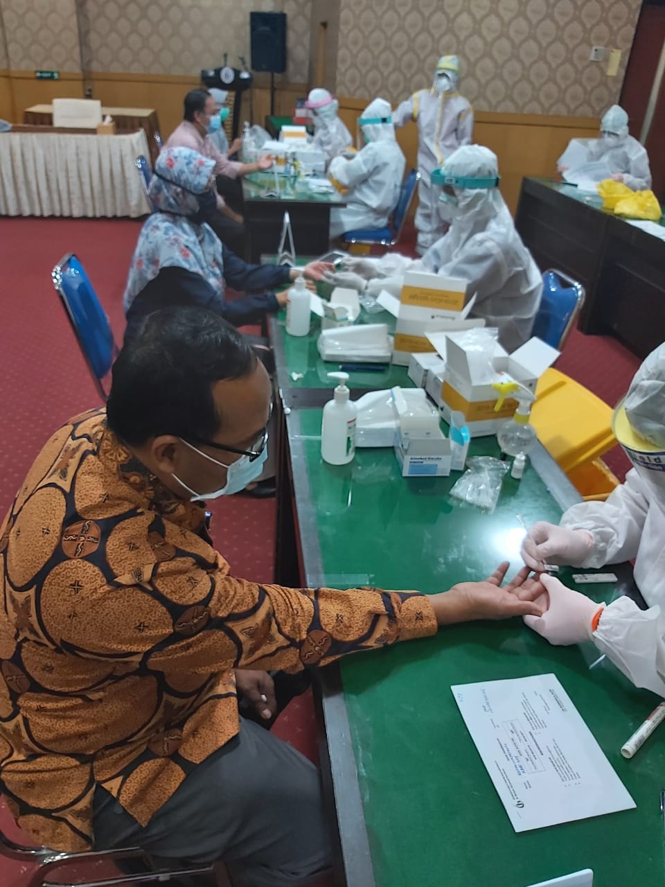 Kegiatan Rapid Tes Masal Untuk Seluruh Karyawan Rumah Sakit Umum Haji Surabaya Tanggal 08 Juli 2020 Untuk Memutus Mata Rantai Penyebaran Covid-19