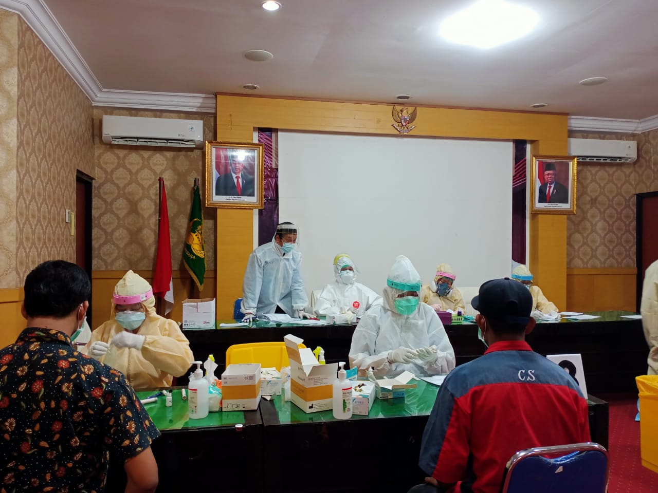 Kegiatan Rapid Tes Masal Untuk Seluruh Karyawan Rumah Sakit Umum Haji Surabaya Tanggal 06Juli 2020 Untuk Memutus Mata Rantai Penyebaran Covid-19