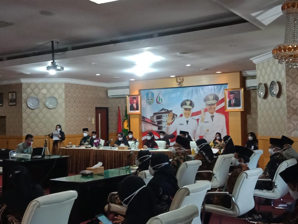 Rapat Penilaian dan Evaluasi Sistem Akuntabilitas Kinerja Pemerintahan (SAKIP) Tahun 2020 RSU Haji Surabaya Bersama Biro Organisasi Pemprov Jatim Secara Virtual