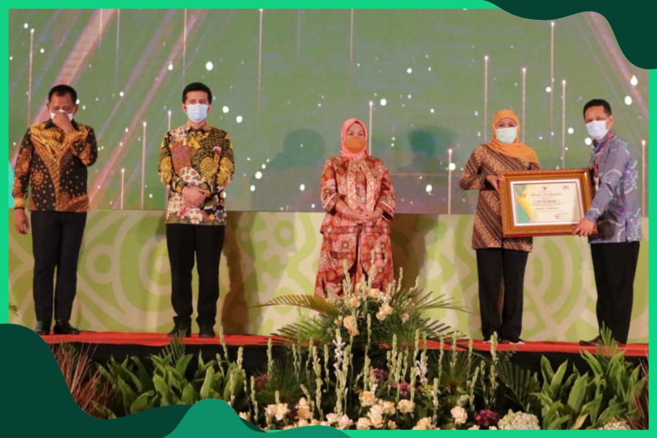 Penerimaan Penghargaan Evaluasi SAKIP Tahun 2020 oleh Gubernur Jawa Timur Kepada RSU Haji Surabaya