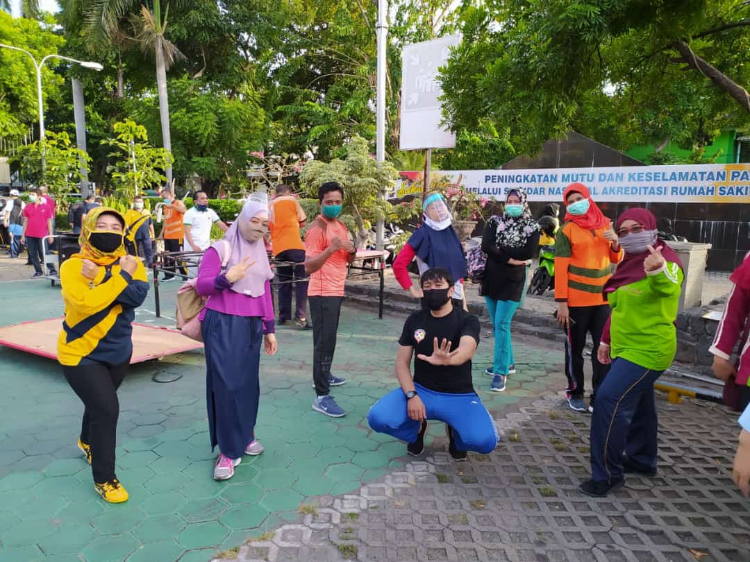 Kegiatan Senam Jumat Pagi Oleh Seluruh Karyawan RSU Haji Surabaya Dalam Upaya Menjaga Kebugaran Tubuh dan Upaya GERMAS (Gerakan Masyarakat Sehat)dengan Aktivitas Fisik