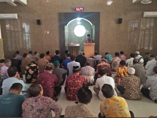 Sholat Gerhana Matahari (Kusyuf) di RSU Haji Surabaya.