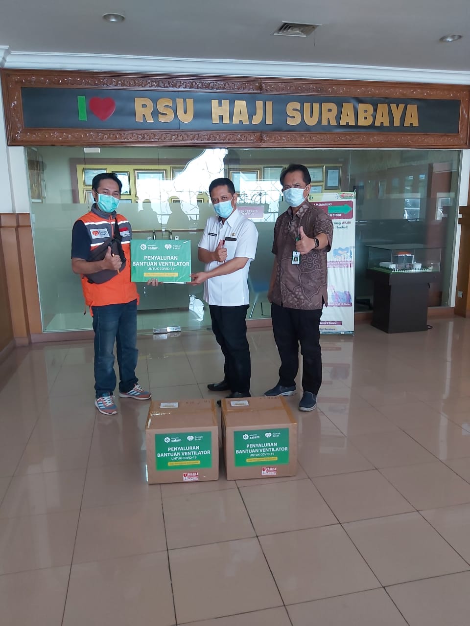 Penerimaan Bantuan dan Donasi dari "RUMAH ZAKAT SURABAYA" Bagi Petugas Kesehatan Penanganan COVID-19 di RSU Haji Surabaya