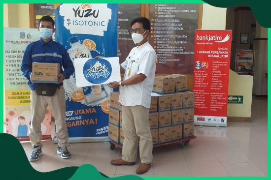 Penerimaan Bantuan dan Donasi dari "YUZU Isotonik" Bagi Petugas Kesehatan Penanganan COVID-19 di RSU Haji Surabaya